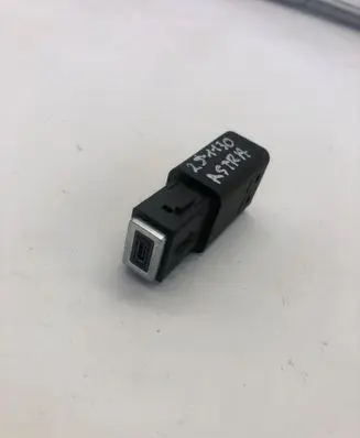 Opel Astra L USB socket connector 9831350680