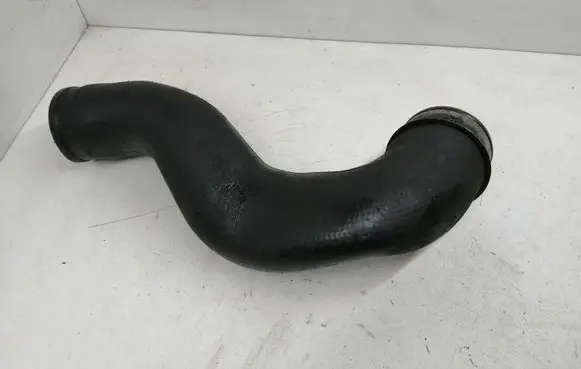 Mercedes-Benz Vito Viano W639 Engine coolant pipe/hose A6395280981