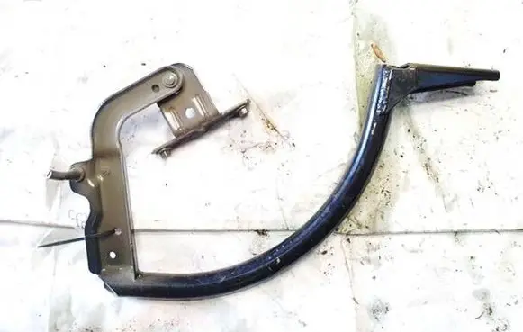 Ford Focus Tailgate/trunk/boot hinge