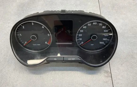 Volkswagen Polo V 6R Speedometer (instrument cluster) 6R0920961K