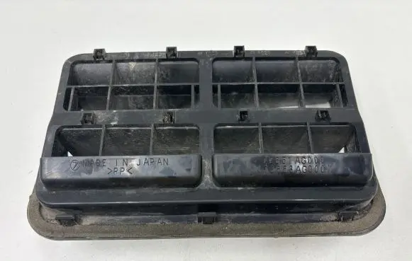 Quarter panel pressure vent