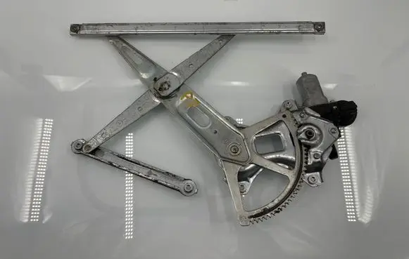 Toyota Prius (XW20) Front door window regulator with motor 