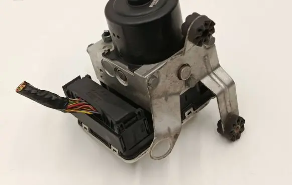 BMW X3 F25 ABS Pump 6857643 6857644 MK25A