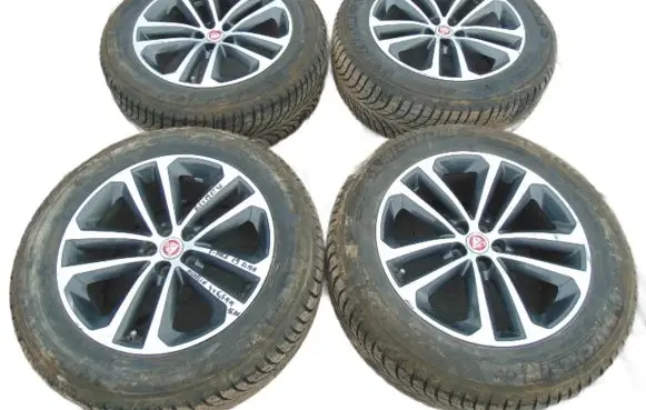 Jaguar F-Pace R19 alloy rim 