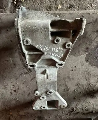 Volvo V70 Engine mounting bracket 30731516
