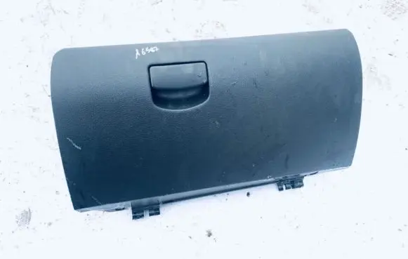 Subaru Outback Glove box