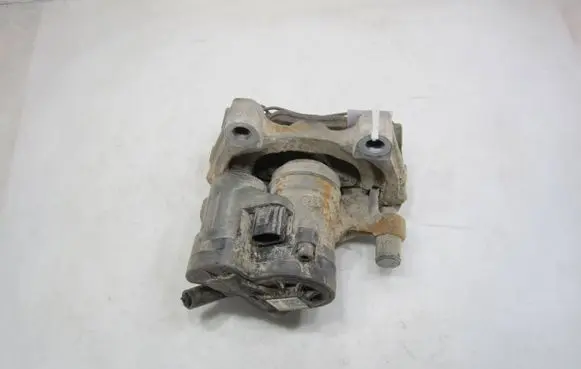 Volkswagen PASSAT B8 Rear brake caliper 3Q0615406M