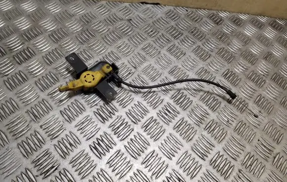Ford Kuga II Engine bonnet (hood) release handle