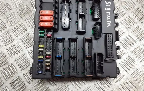 Opel Signum High voltage junction box 13170890CY