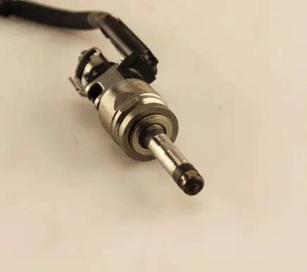 Volvo XC90 Fuel injector 31432778