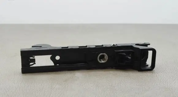 Audi Q7 4M Seat belt height adjuster 4M0857819