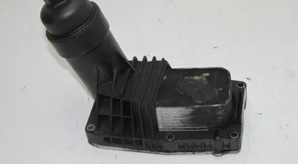 Toyota Avensis T270 Oil filter mounting bracket