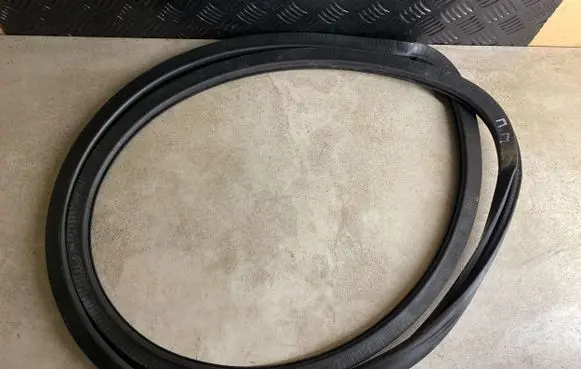 Volkswagen Phaeton Front door rubber seal 3D4867366L
