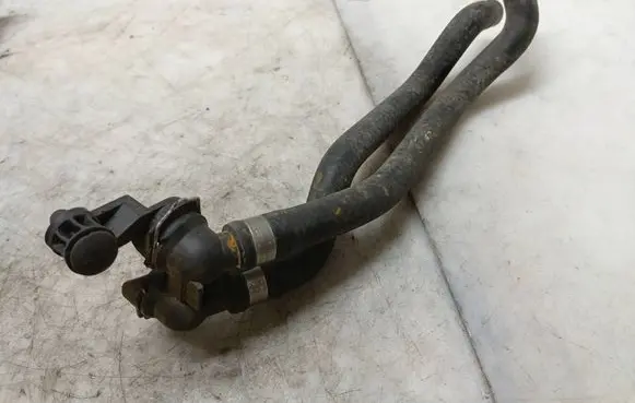 Mercedes-Benz E W210 Engine coolant pipe/hose 2108300024