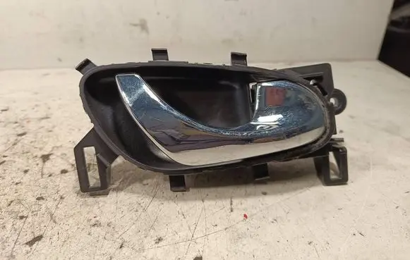 Nissan X-Trail T32 Front door interior handle 