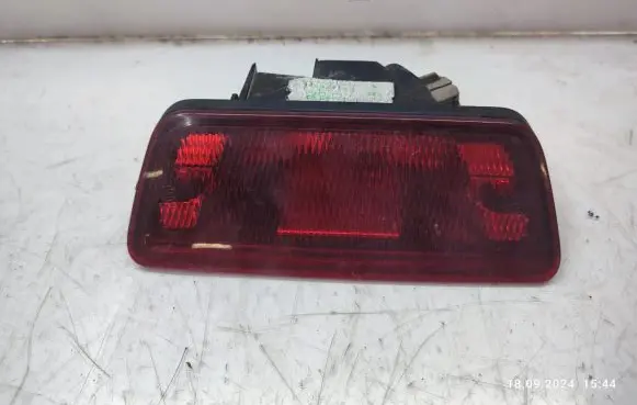 Third/center stoplight