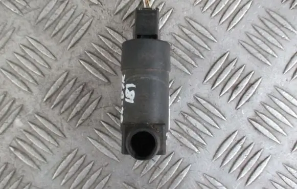 Ford Focus Windscreen/windshield washer pump 1S7117K624FE