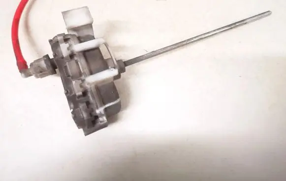 Audi A4 S4 B5 8D Central locking vacuum pump 8d0862153