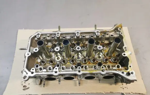 Toyota C-HR I Engine head 