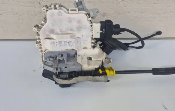 Audi A4 S4 B8 8K Rear door lock 8K0839016C