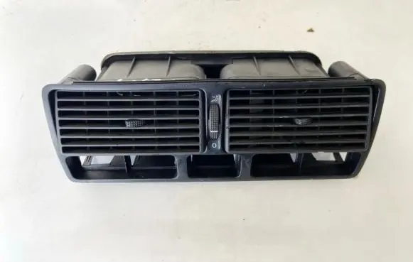Volkswagen Golf IV Dash center air vent grill