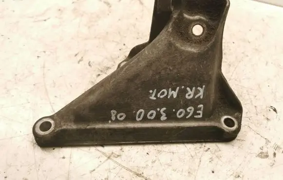 BMW 5 E60 E61 Engine mounting bracket 6769153 1706AC46000