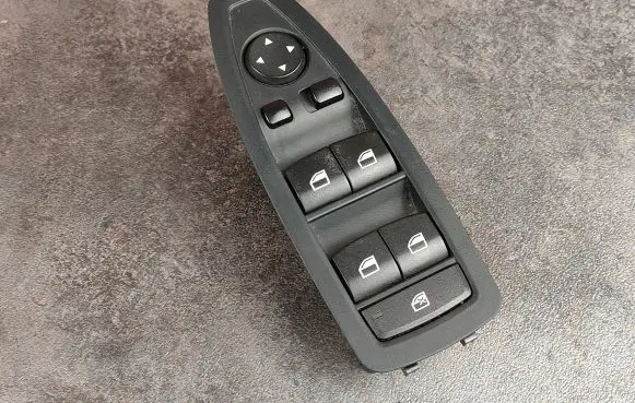 BMW 1 F20 F21 Electric window control switch 9208111