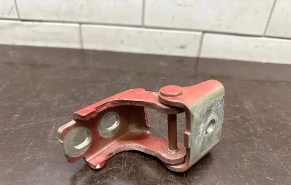 Renault Clio IV Front door lower hinge 804200003RK