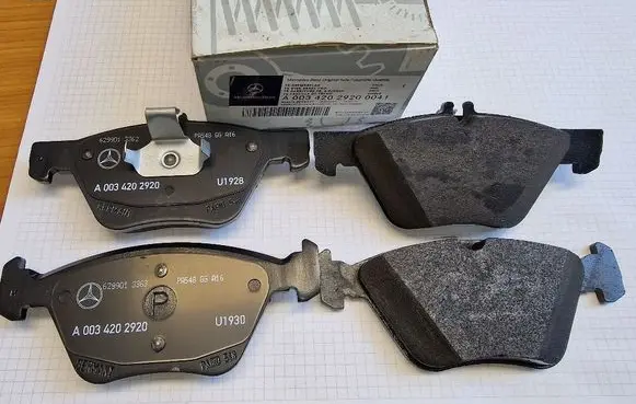 Nissan Pathfinder R52 Brake pads (front) A0034202920