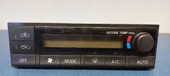 Nissan X-Trail T30 Climate control unit 3M67234700