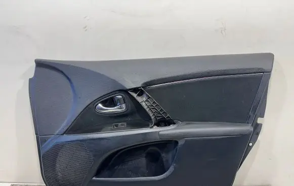 Toyota Avensis T270 Front door card panel trim 6777705040