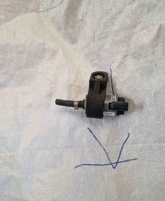 BMW 5 F10 F11 other engine part 7354385 1026514 16197354385