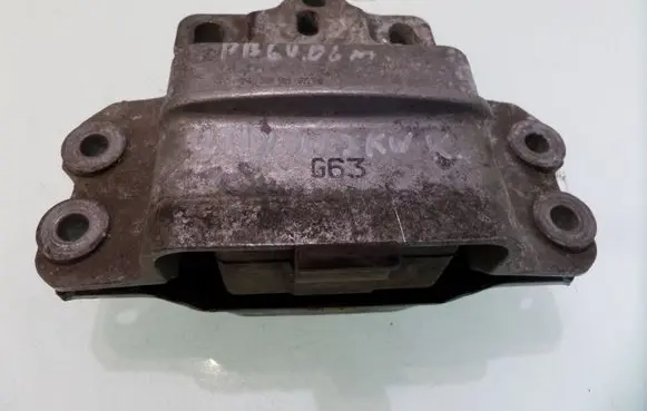 Volkswagen PASSAT B6 Gearbox mount 3C0199555