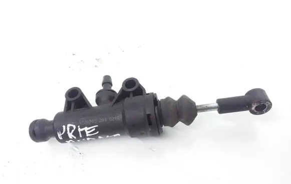 Mercedes-Benz C W203 Clutch master cylinder A2032900212