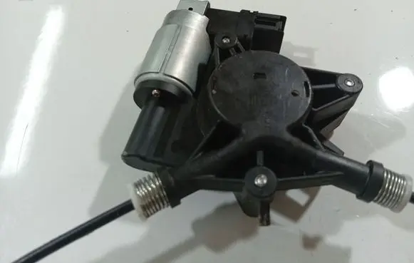 Mazda 3 I Rear door window regulator motor GJ6A5958X