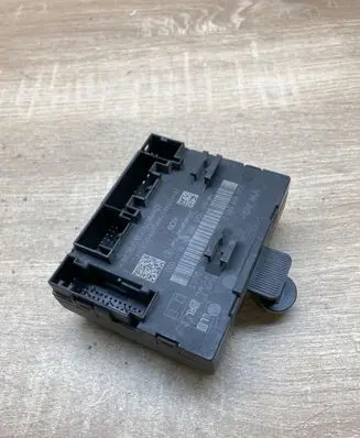 Volkswagen PASSAT B8 Door control unit/module 5Q0959592E 5Q0959592B