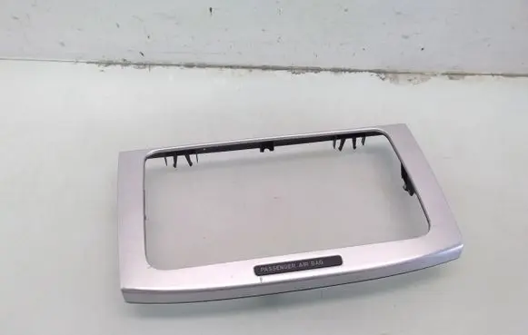 Volkswagen PASSAT B6 Radio/GPS head unit trim 