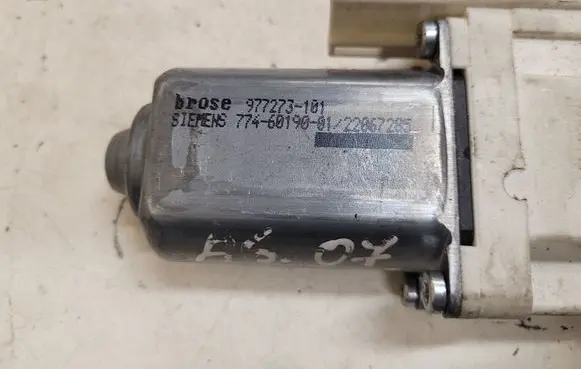 Audi A6 S6 C6 4F Front door window regulator motor 8F0959801D 1101997009250