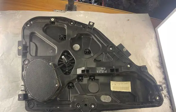 Ford Fiesta Rear window lifting mechanism without motor M2S61A24995BY