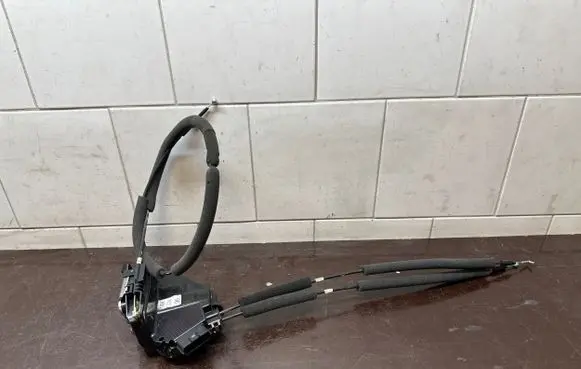 Renault Koleos II Rear door lock 3044023