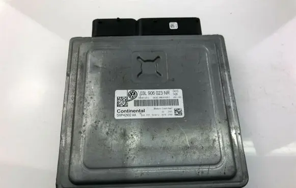 Volkswagen Touran II Other control units/modules 03L906023NR P208