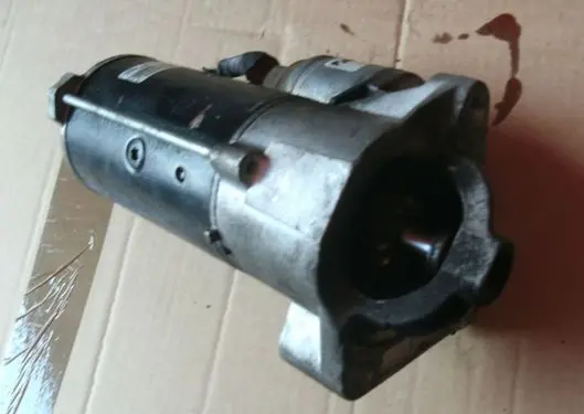Opel Vivaro Starter motor 42543643324