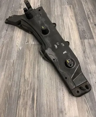 Volvo XC90 Fender mounting bracket 31391778