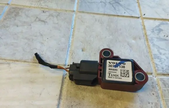 Volvo V50 Airbag deployment crash/impact sensor 30737138