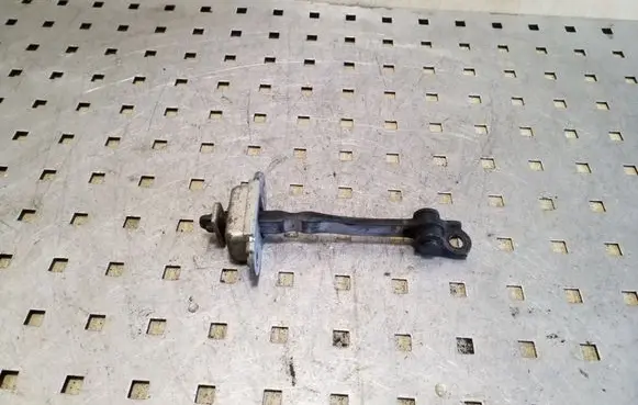 Nissan Qashqai Rear door check strap stopper