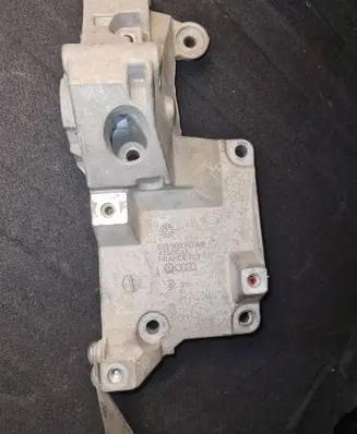 Volkswagen Touareg I Generator/alternator bracket 038903043AG