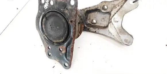 Volkswagen Polo IV 9N3 Engine mount bracket 6Q0199262AF 6Q0199185M