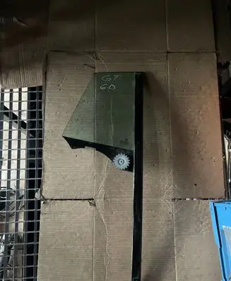 Rear vent window glass