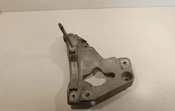 Jeep Grand Cherokee A/C compressor mount bracket 3310F