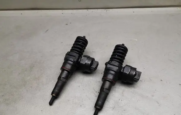 Volkswagen PASSAT B5 Fuel injectors set 038130073F